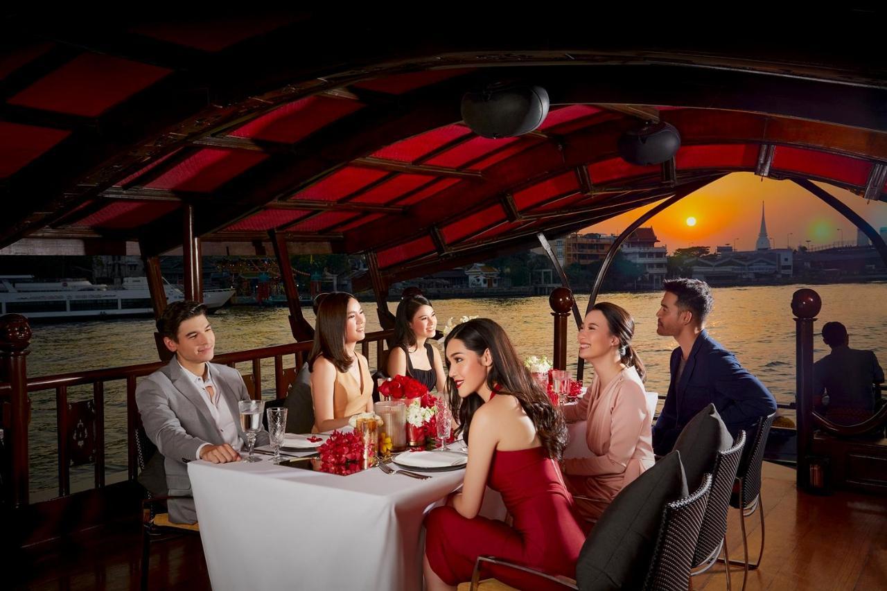 曼谷河畔安纳塔拉度假村【SHA Plus+】酒店 外观 照片 Thai people dining on a Chao Phraya River boat